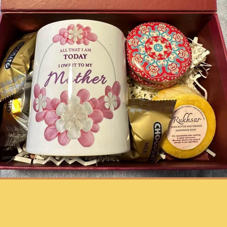 Heartfelt Treasures: A Personalized Gift Set