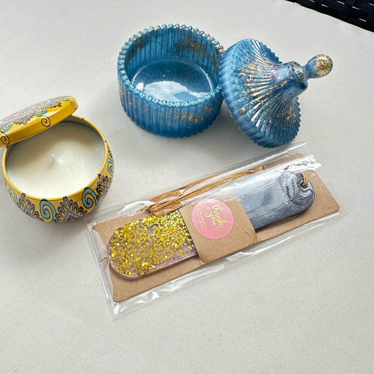 Custom Resin Art Gift Set: Unique & Personalized Creations