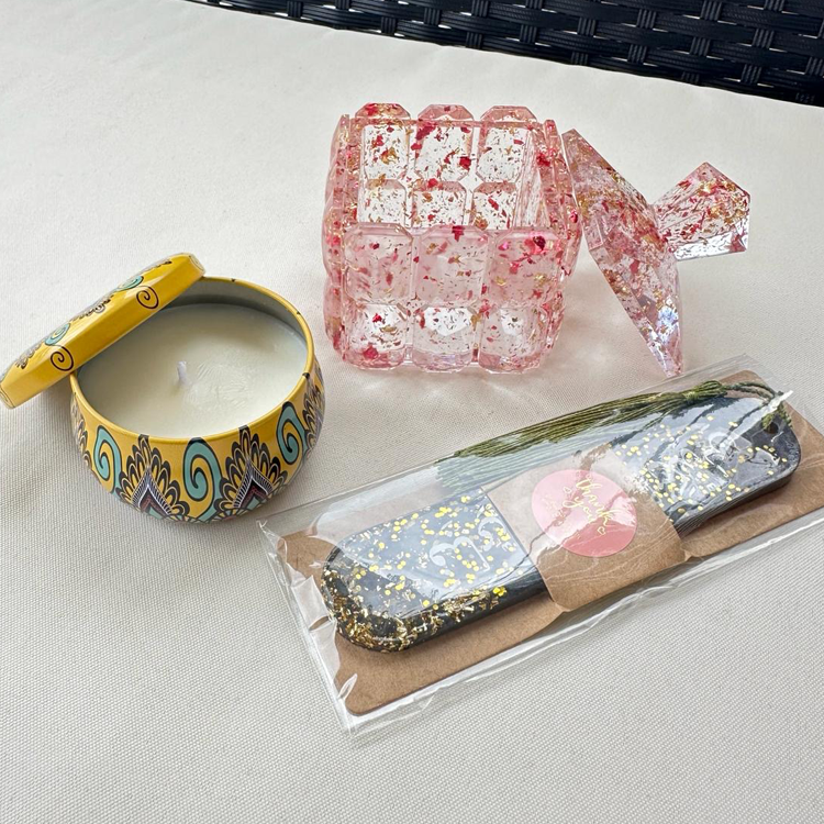 Custom Resin Art Gift Set: Unique & Personalized Creations